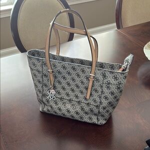 Guess Black and Tan Tote Bag with Elegant Design